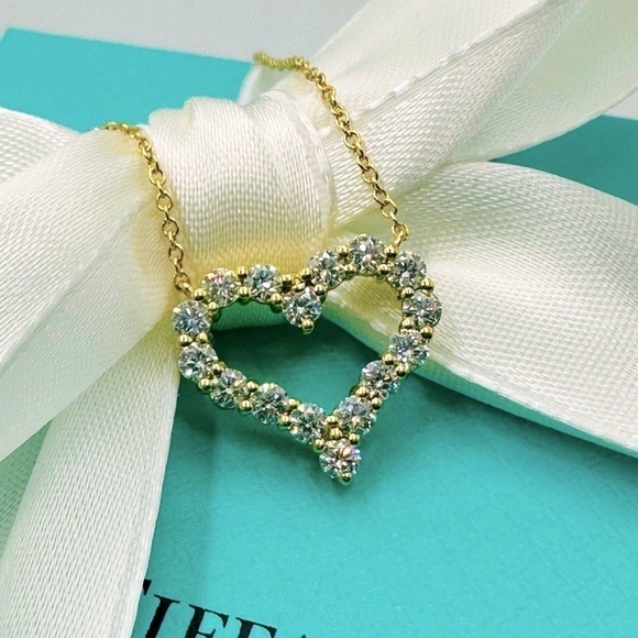 $5,500 Tiffany & Co. 0.62 CTW Diamond Heart Necklace 24” in Yellow Gold - Picture 3 of 12